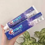 Dentifrice 3 en 1 Crest 3D White Ultra Whitening Benefit - Menthe vive, 147 g – Image 2