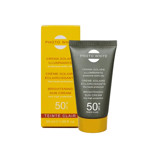 crema-solare-illuminante-teinte-clair CRÈME SOLAIRE ILLUMINANTE SPF50 + TEINTÉ CLAIR – Image 1